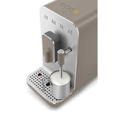 SMEG Kaffeevollautomat BCC02TPMEU mit Dampffunktion Taupe