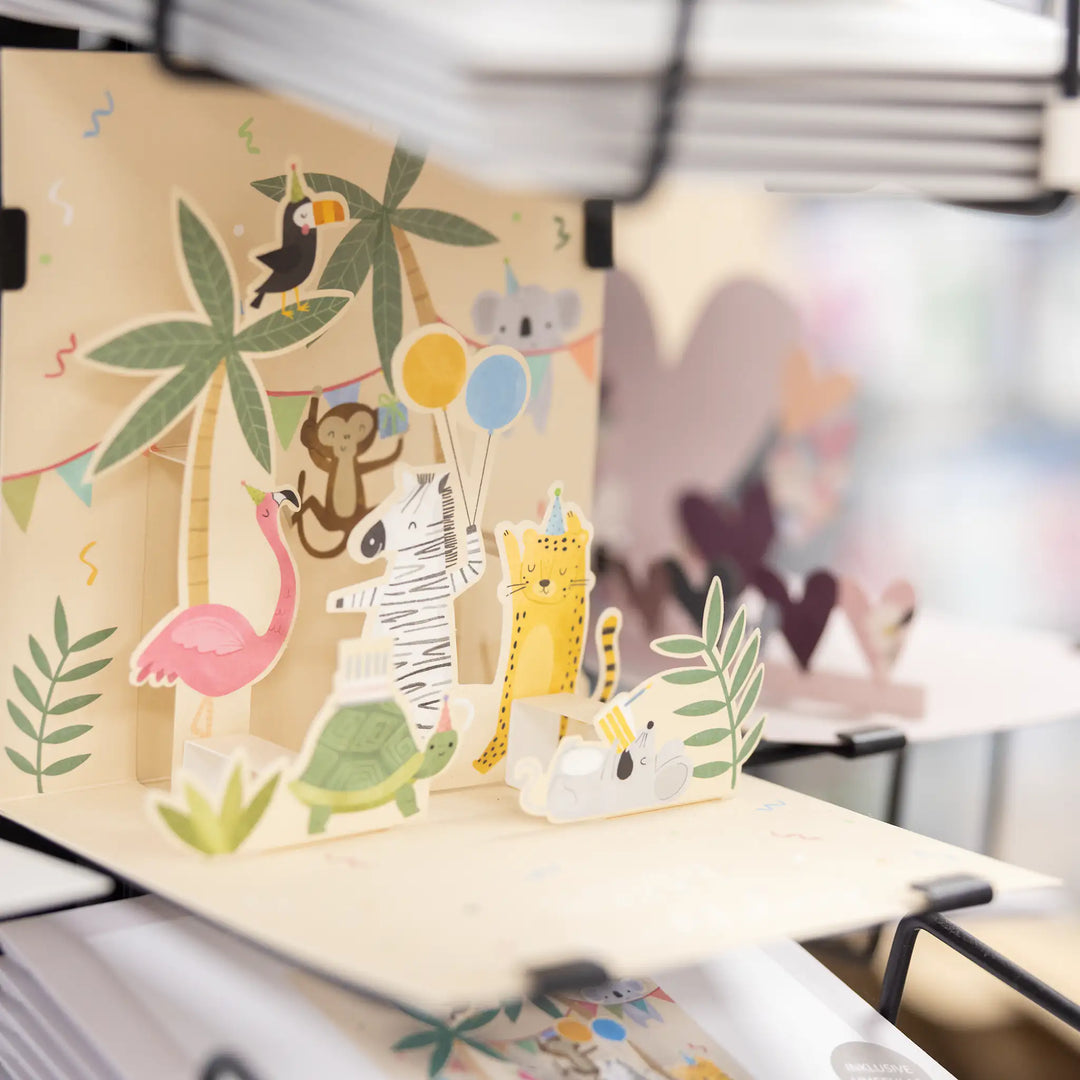 Große Auswahl an Grußkarten bei wolkenlos und heiter