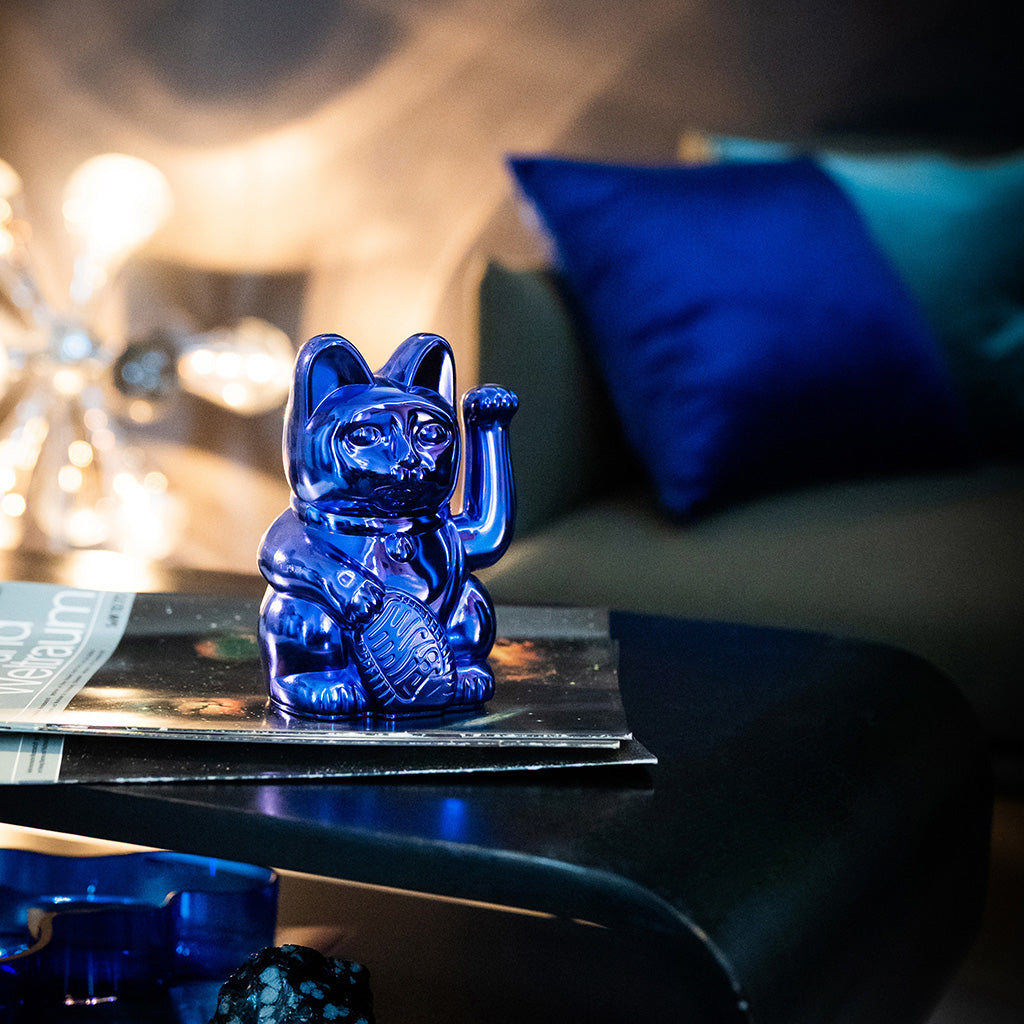 Lucky Cat Cosmic Shiny Blue - Winkekatze "Edition Earth" 15 cm