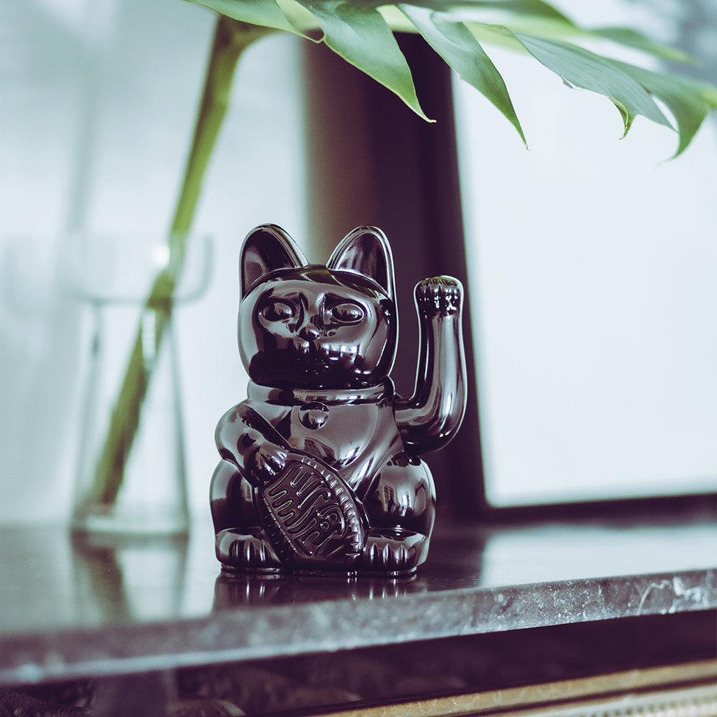 Lucky Cat Shiny Black  - Winkekatze in Geschenkbox 15 cm