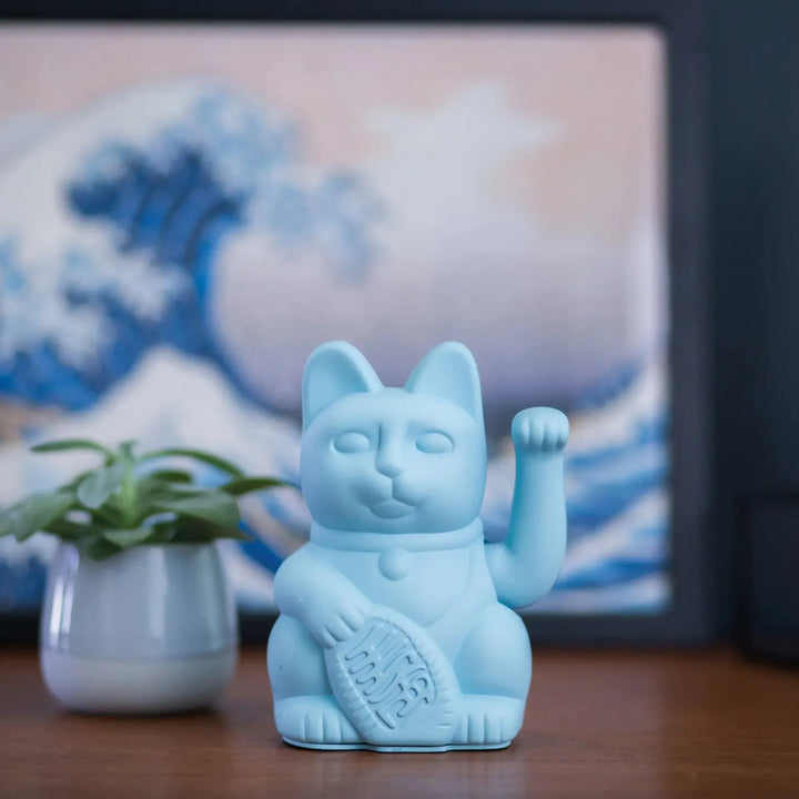 Lucky Cat Light Blue - Winkekatze "Zärtlichkeit" 15 cm