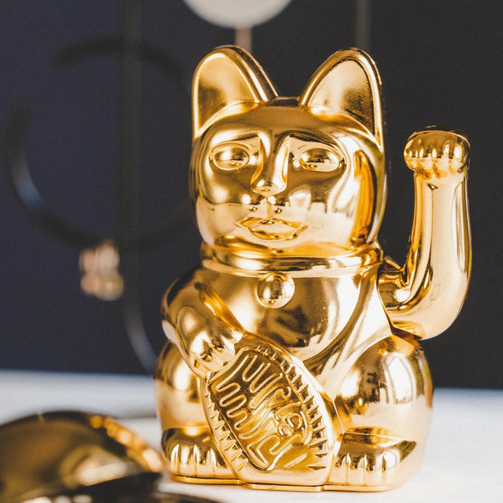 Lucky Cat Shiny Gold - Winkekatze in exklusiver Verpackung "Gerechtigkeit" 15 cm