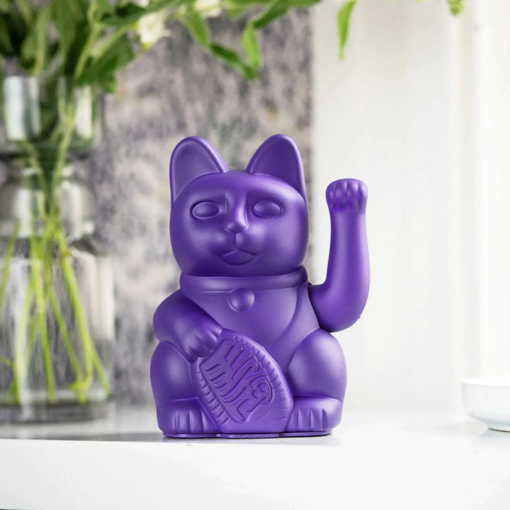 Lucky Cat Violet - Winkekatze "Entspannung und Selbstvertrauen" 15 cm