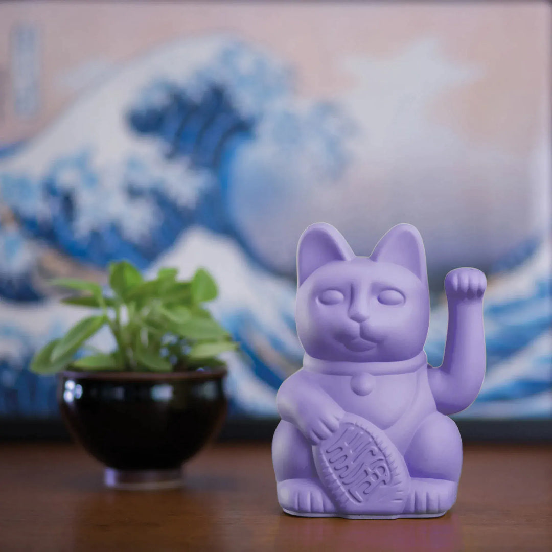 Lucky Cat Lilac - Winkekatze "Optimismus und Zuversicht" 15 cm