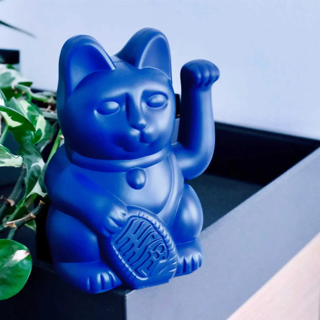 Lucky Cat Dark Blue - Winkekatze "Ehrlichkeit und Verlässlichkeit" 15 cm